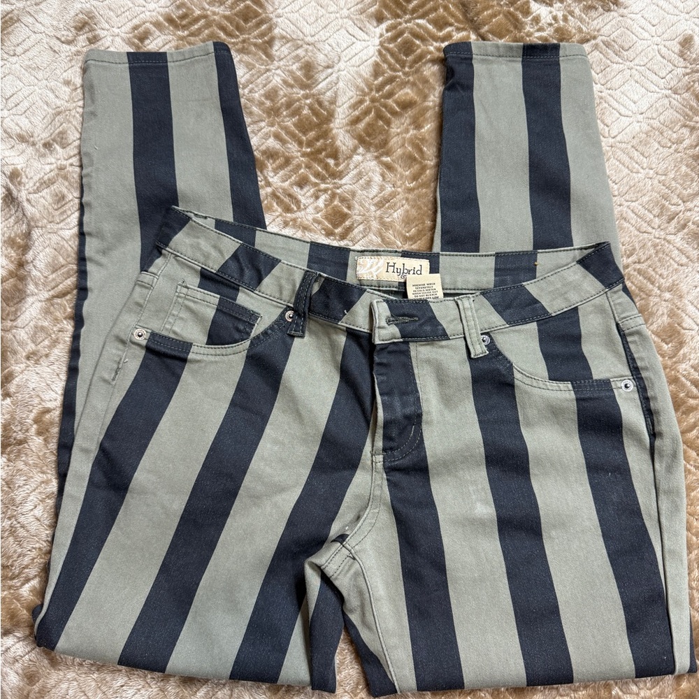Hybrid & Company Black and Green Striped Pants